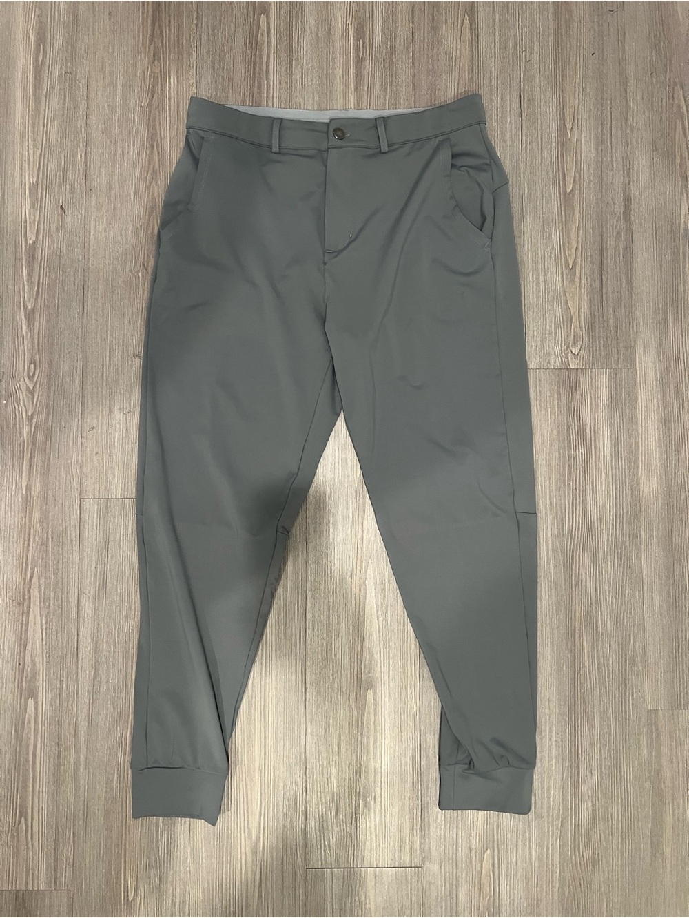 Men's Dark Gray Active Golf Jogger Pants with Belt Loops